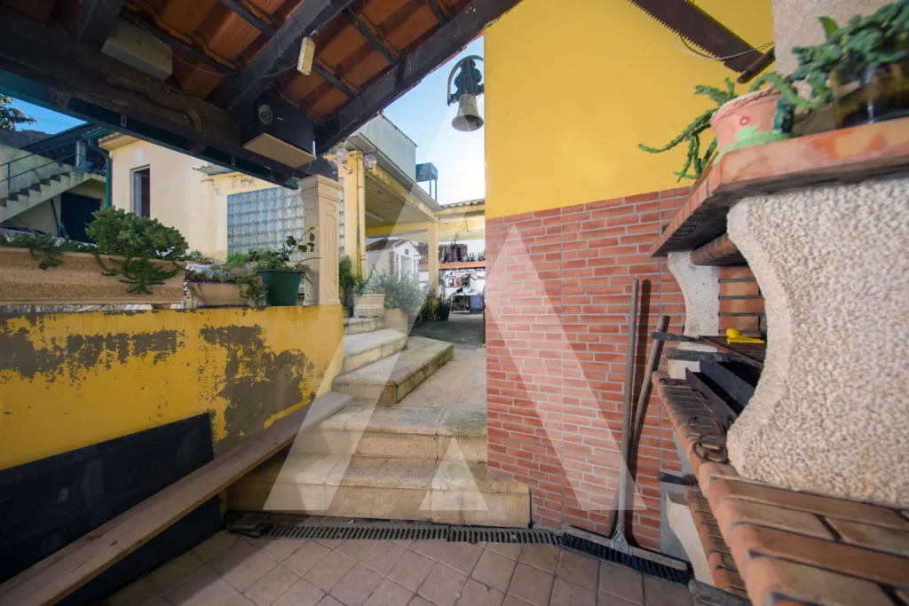 Terrass - House with Commercial Space in Figueiró do Campo