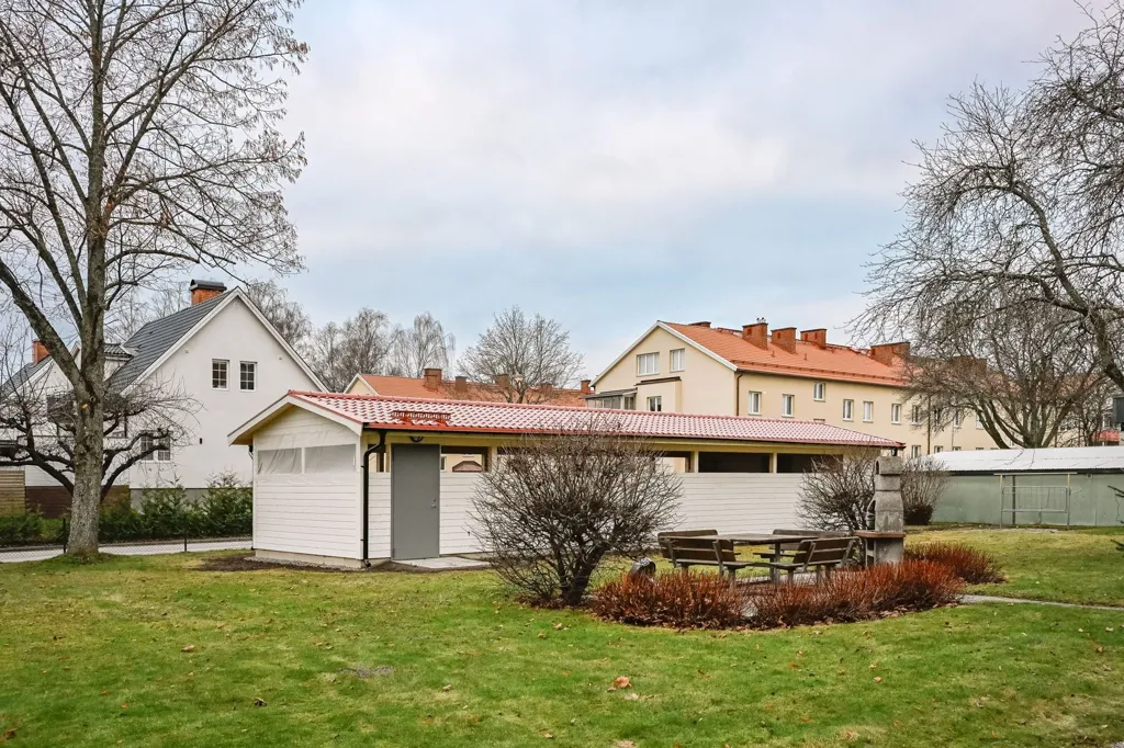 Aed - Apartment with West-Facing Balcony in Södermanland