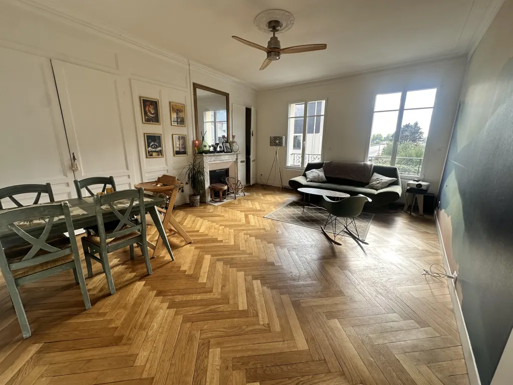 Elutuba - T5 Apartment with Parking near Boulevard des Belges