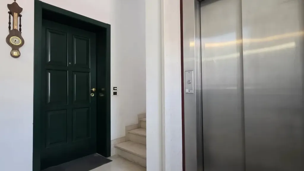 Esik - Elegant Two-Bedroom with Studio in Vicenza