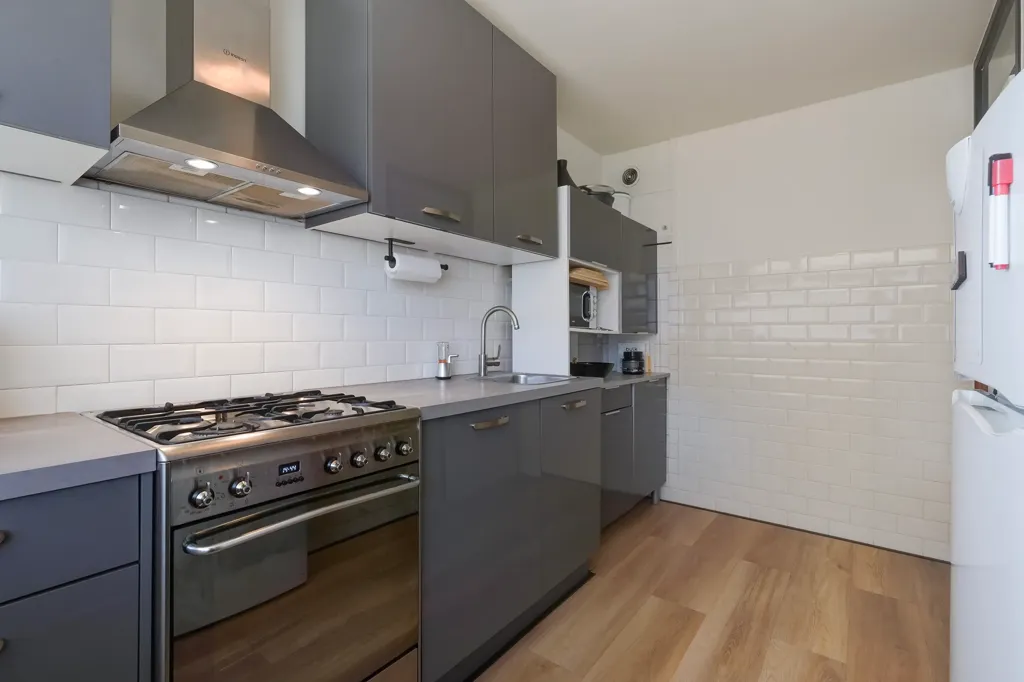 Cuisine - 5-Bedroom Gallery Flat with Balcony in Leidschendam