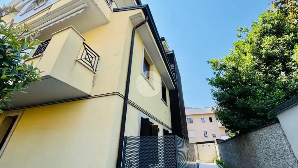 Extérieur - Three-Bedroom Apartment with Terraces in Monza
