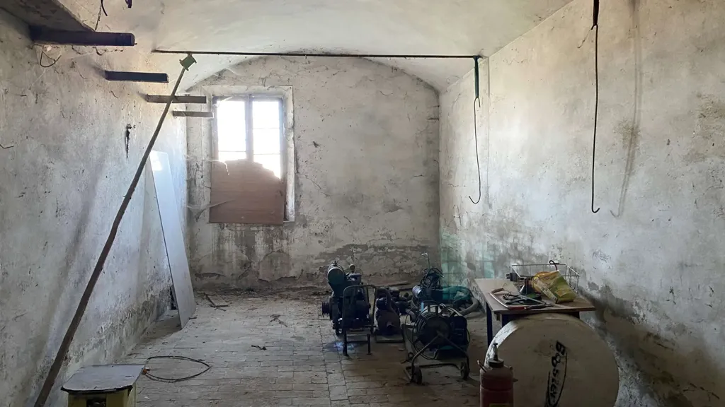Pièces - Rustic Property with Land in Baggiovara, Modena