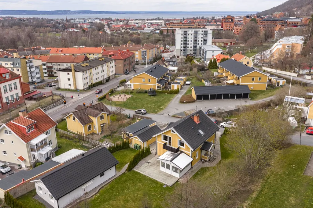 Õhuvaade - Two-Home Estate with Generous Outdoor Space in Jönköping