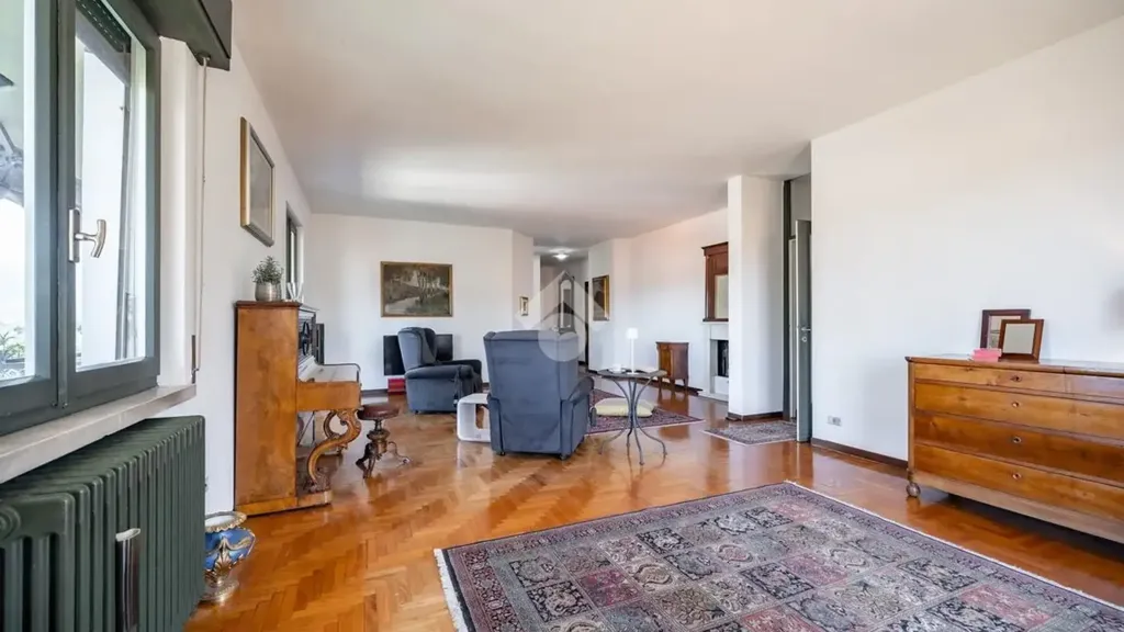 Séjour - Apartment with Panoramic View in Castello Di Brianza