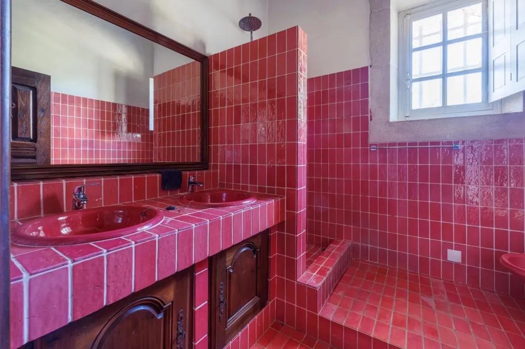 Salles de bain - Mas de Maître avec Piscine Intérieure à Pertuis