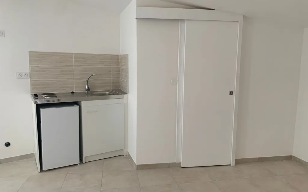 Köök - Studio with Balcony in Nîmes Centre
