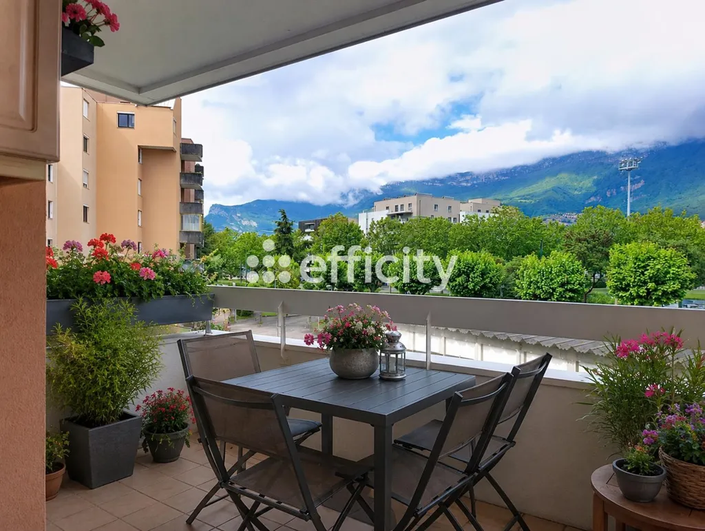 Balcony - Renovated Apartment with Terrace in Echirolles