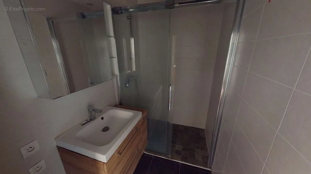 Salles de bain - Appartement T2 avec Garage à Orléans