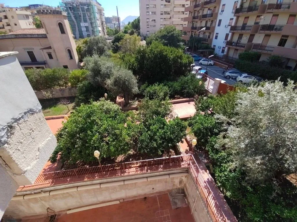 Balcon - Luxury Villa with Private Garden in Palermo