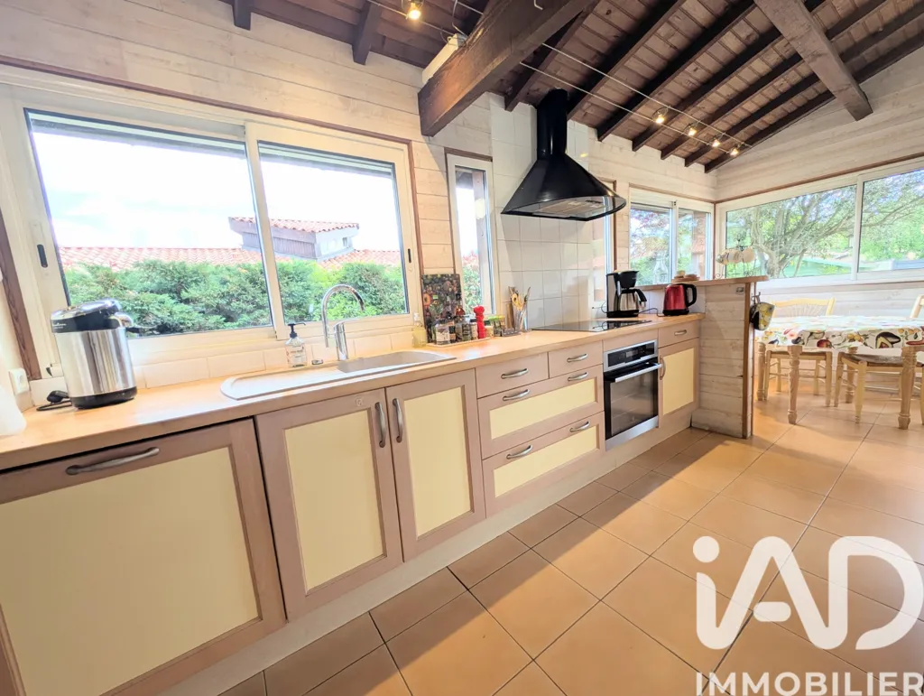 Cuisine - Maison Traditionnelle avec Piscine à Cornebarrieu