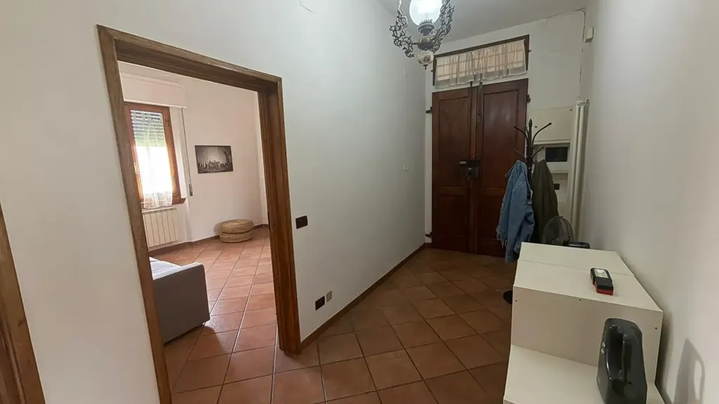 Esik - Trilocale with Terrace in Florence