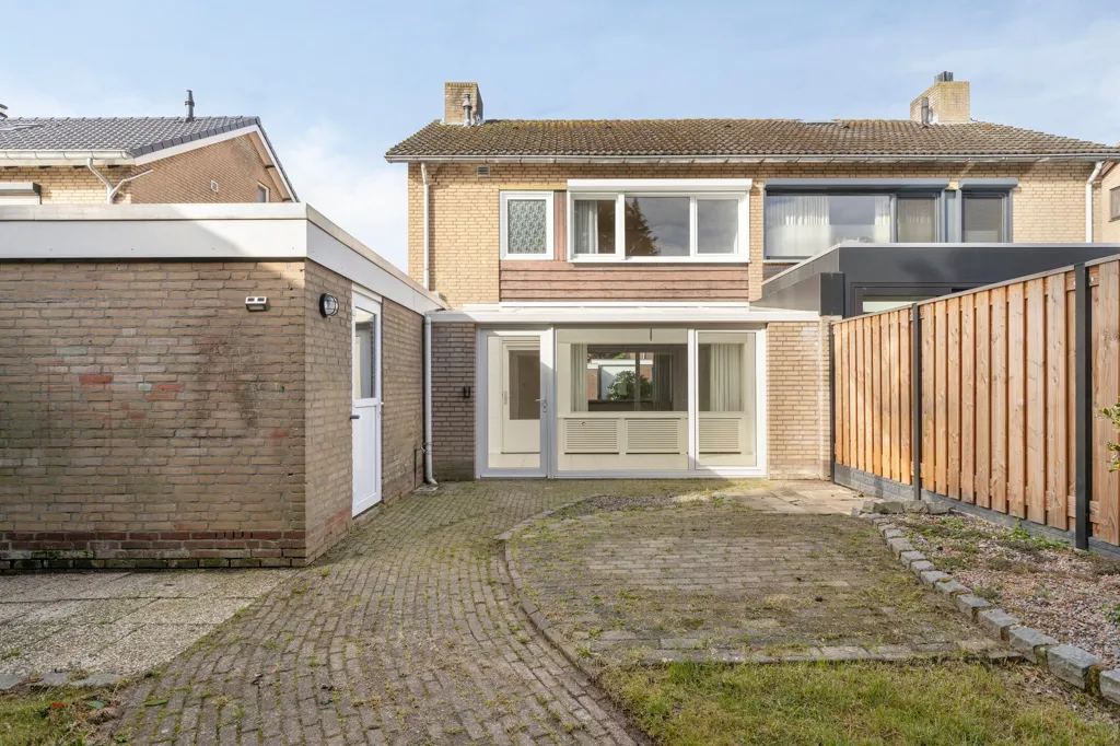Välivaade - Semi-Detached House with Serre in Baarlo