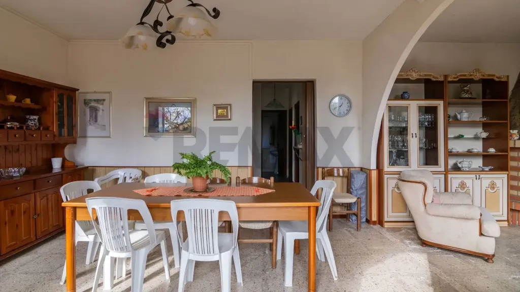 Söögituba - Bifamiliar Villa with Garden in Piazza Armerina