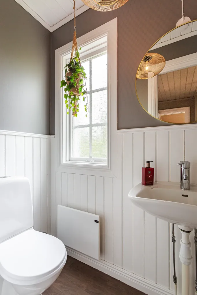 Vannitoad - Charming Red Cottage with Garage in Jönköping
