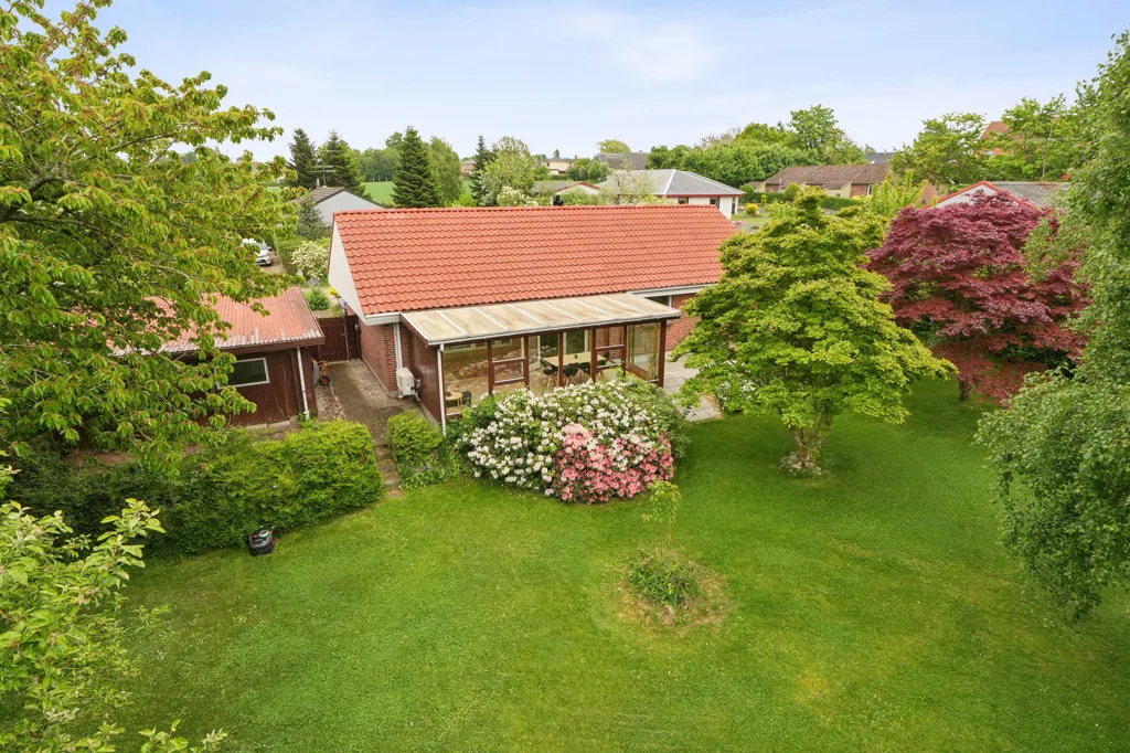 Õhuvaade - 1-Storey Villa with Garden in Humble