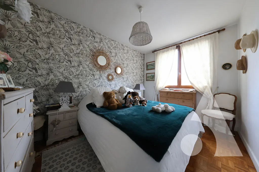 Bedrooms - Spacious Flat with Balcony in Evry Village
