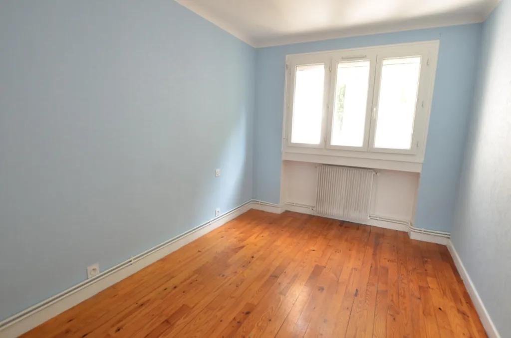 Pièces - Appartement rénové avec box à Unieux