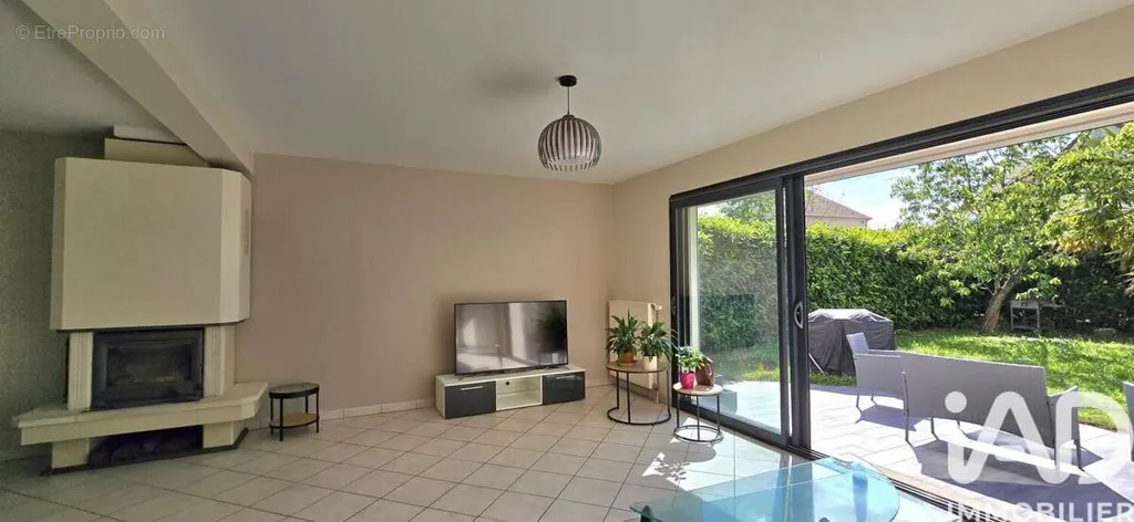 Maison 8 pièces à Le Plessis-Pate