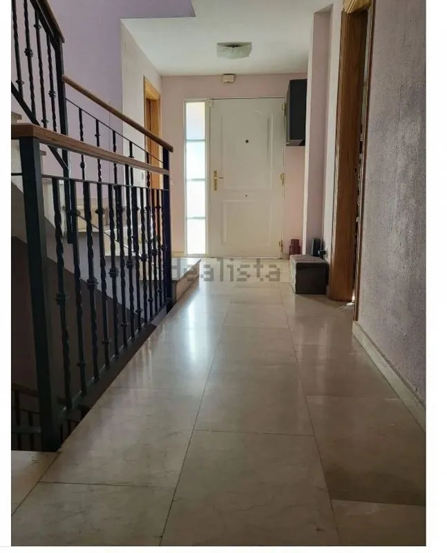 Hallway - House with Pool and Terrace in Urban Core