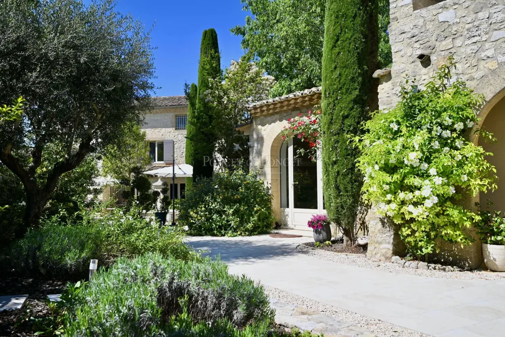 Aed - Elegant Stone House with Pool on Uzès Outskirts