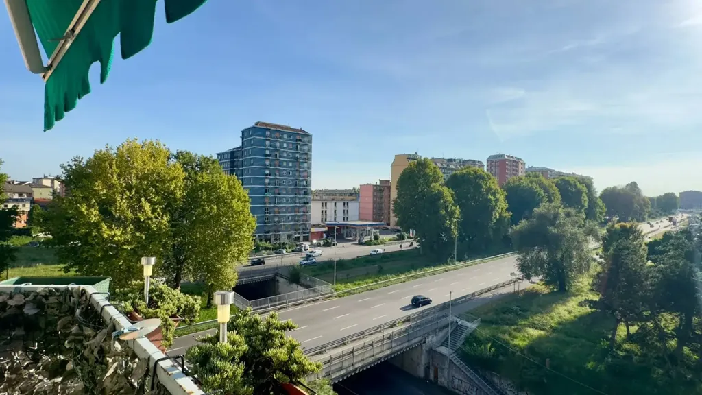 Balcon - Rear-Facing Apartment with Balcony in Cinisello Balsamo