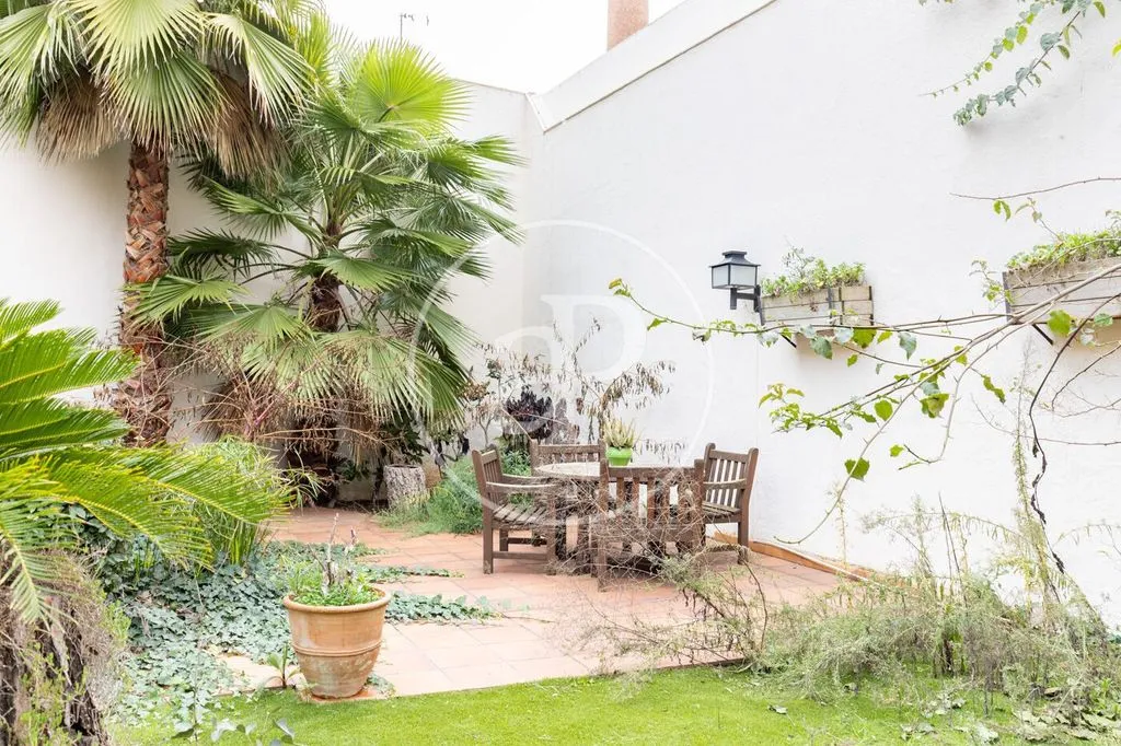 Jardin - Luxury Villa with Pool in Sabadell