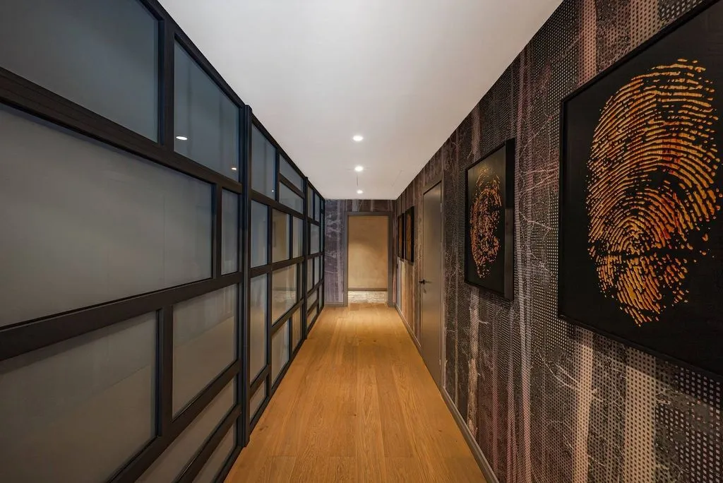 Hallway - 10-Bedroom Chalet with Pool in Guadalmina Baja