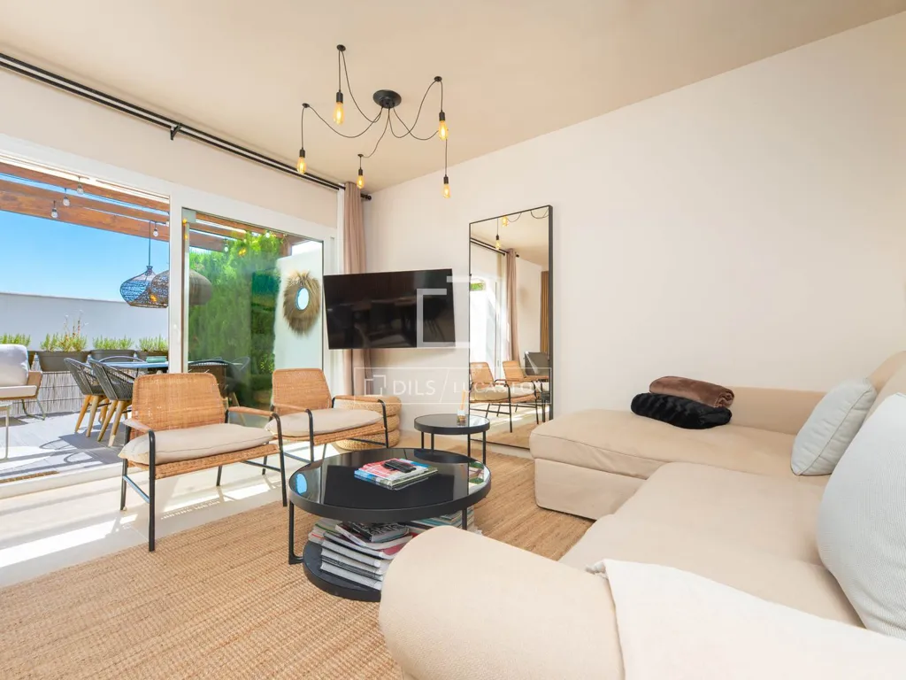 Elutuba - Renovated Townhouse Near Beach in Cala Llonga