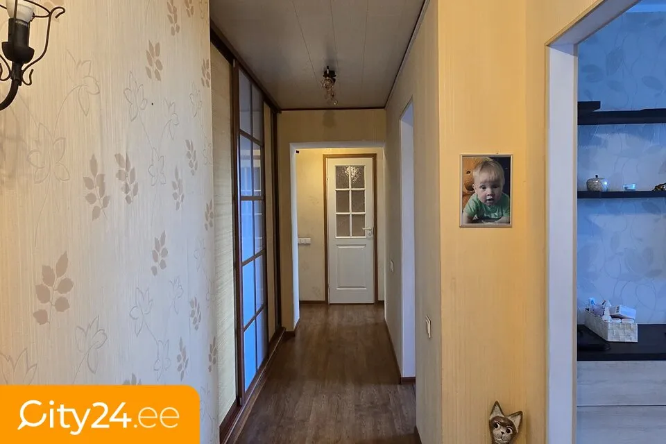 Esik - 3-Bedroom Flat with Balcony in Narva