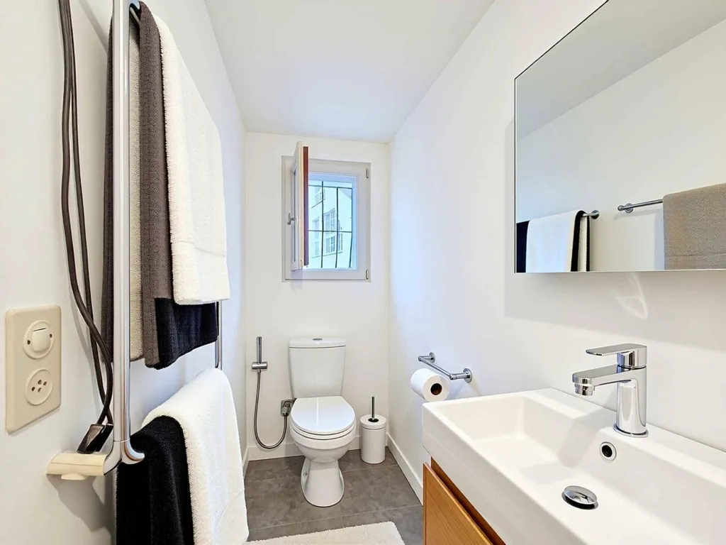 Vannitoad - Retro House with Renovation Potential in Chevroux