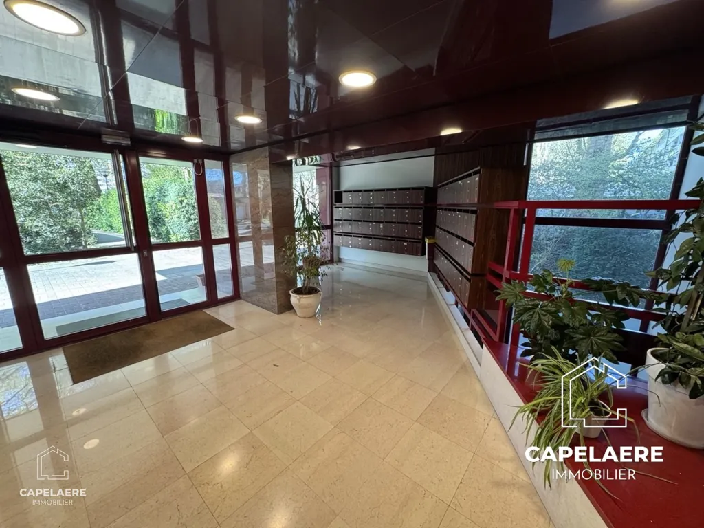 Entrée - Appartement avec Balcon et Garage au Pied du Parc Barbieux à Roubaix