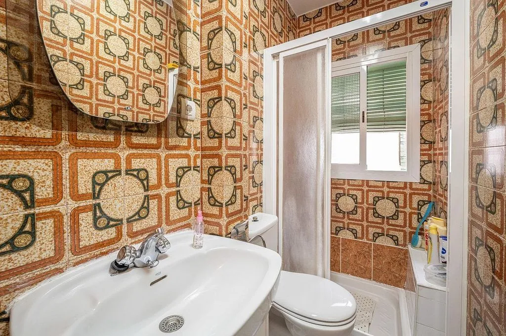 Bathrooms - Apartment with Terrace in Zaidín District