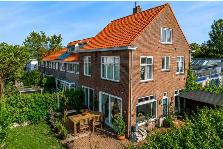 Vue aérienne - Modernised 1930s House with Garden in Leiderdorp