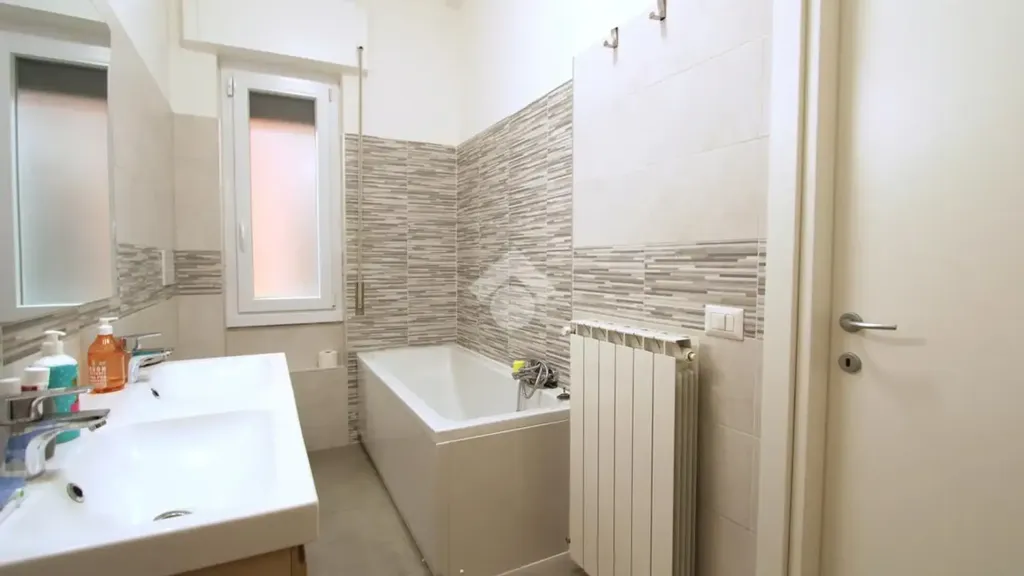 Bathrooms - Rustic Detached House with Garden in Bareggio