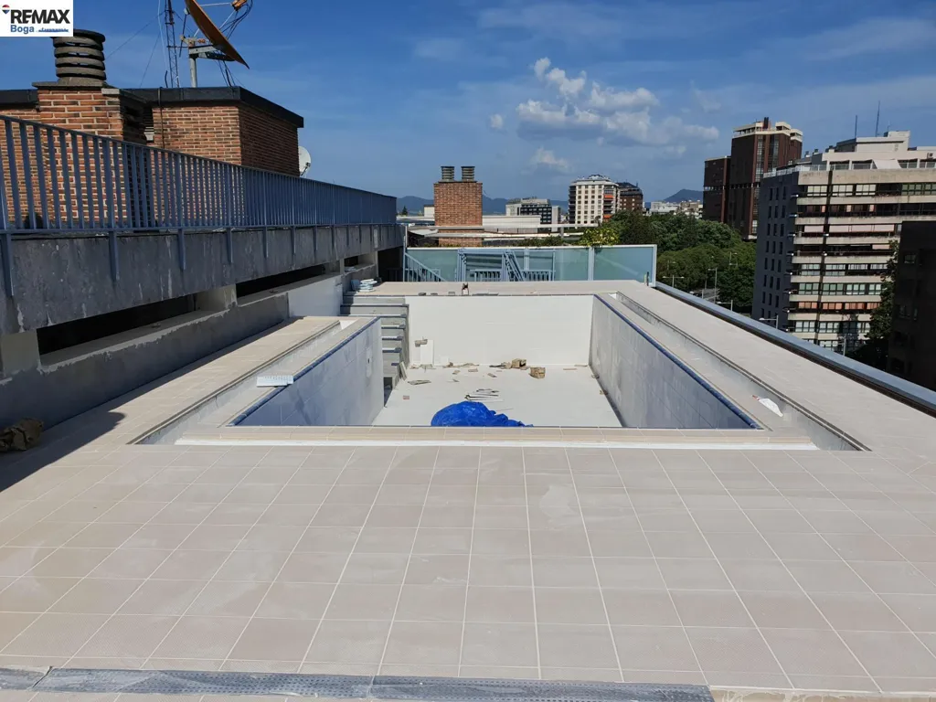 Piscina - Apartment with Private Terrace in Pamplona
