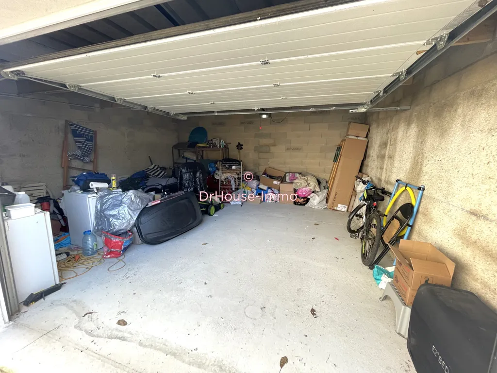 Garage - Maison avec Deux Appartements à Longvic