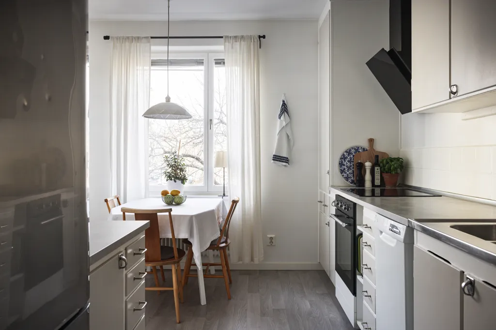 Söögituba - Modern Flat with Balcony in Vendelsö