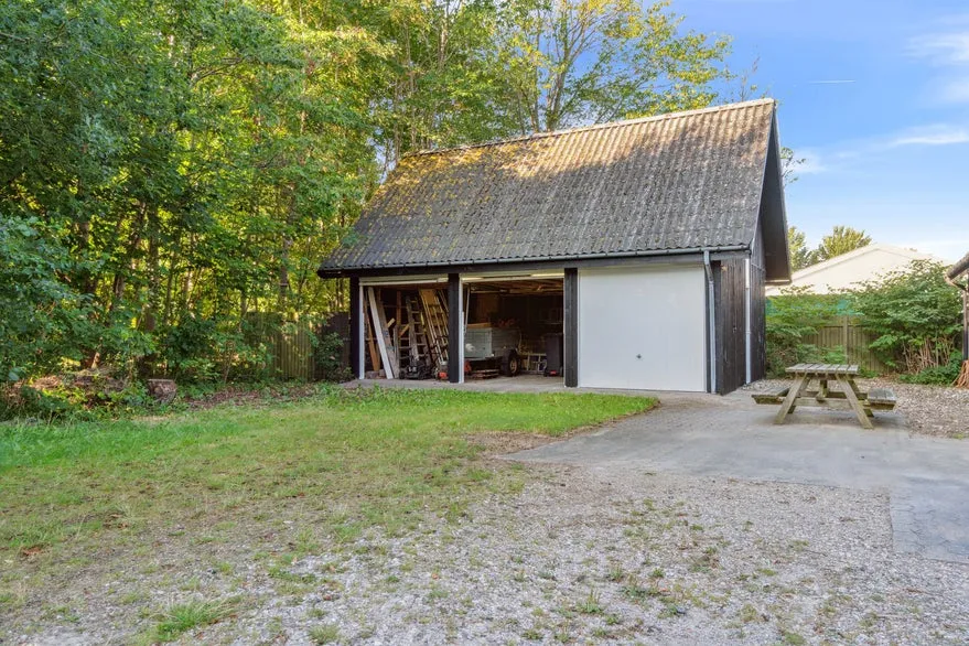 Välivaade - Workshop with Garage in Frederiksværk