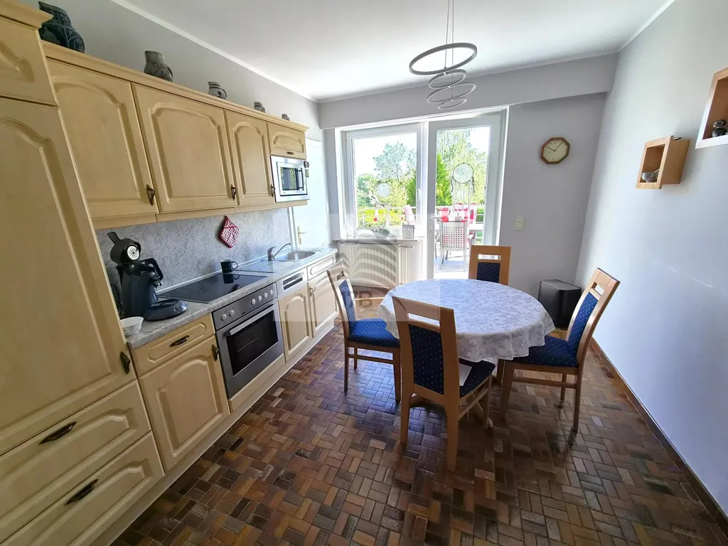 Cuisine - Villa de 10 Pièces avec Jardin à Aspelt