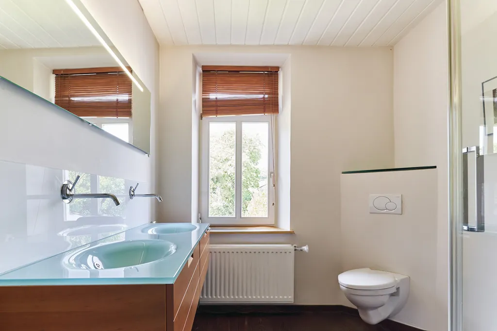 Salles de bain - Maison Ancienne avec Jardin à Biwer