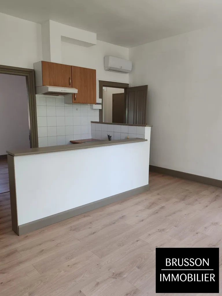 Kitchen - Refurbished 3-Bedroom Flat near Jardin du Mail