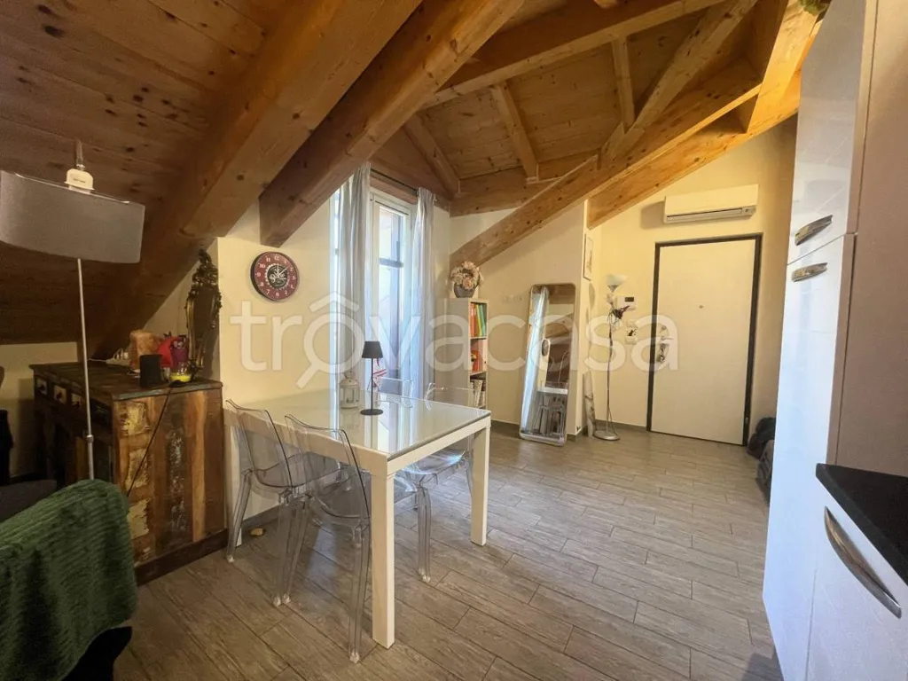 Salle à manger - Modern Apartment with Balcony in Trofarello