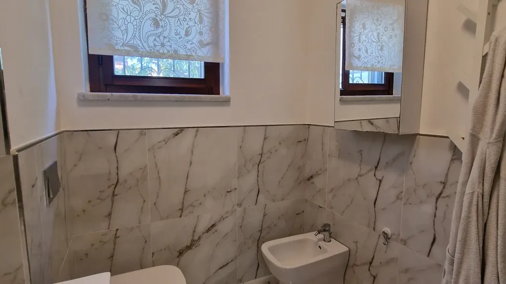 Salles de bain - Quadrilocale with Private Garden in Sarzana
