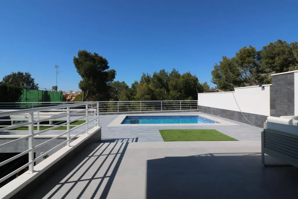 Piscine - Contemporary Villa with Pool in Los Balcones, Torrevieja