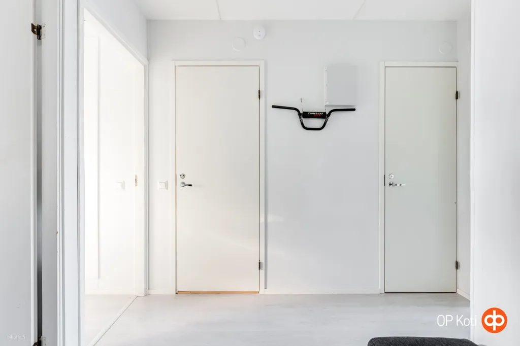 Esik - Renovated Flat with Glazed Balcony in Mäntylä