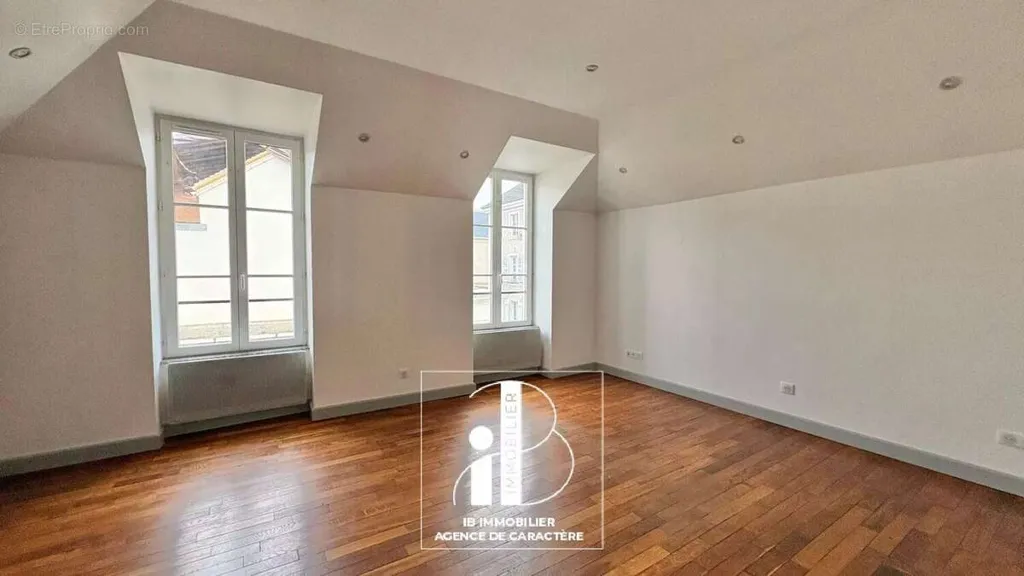Pièces - Appartement Duplex avec Cour Privative à Fontainebleau