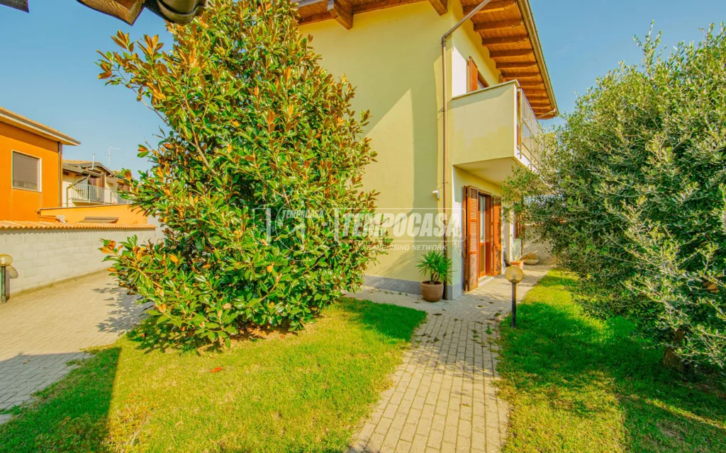 Jardin - Modern Villa with Private Garden in Vigevano