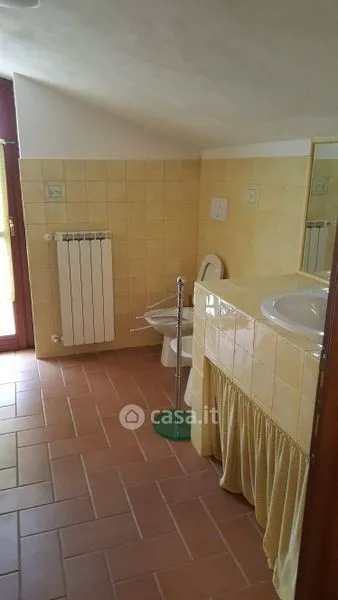 Bagni - Attico ammobiliato con terrazzo a Narni