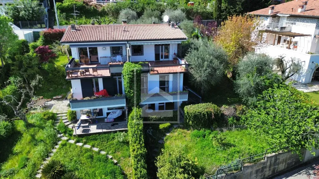 Õhuvaade - Villa with Lake View in Padenghe Sul Garda